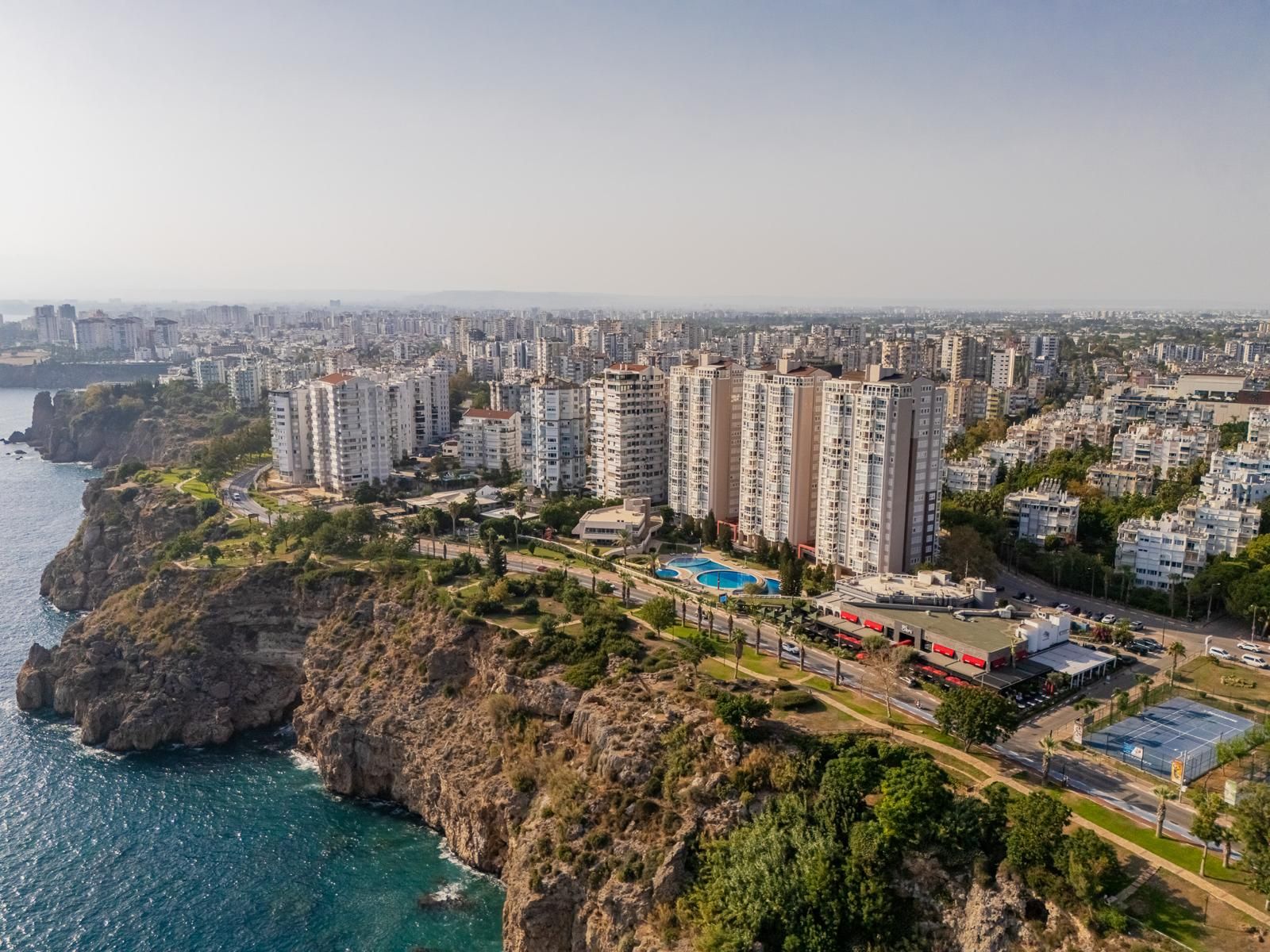 ESK LARA'DA DENZE SIFIR ESZ KONUMDA SALIK MERKEZ 